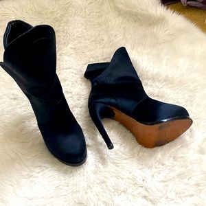 Leon Max 2010 Satin Boots